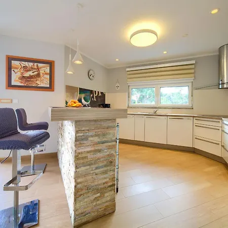 Seafront Stasic Apartment