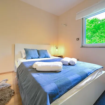 Apartment Seafront Stasic *